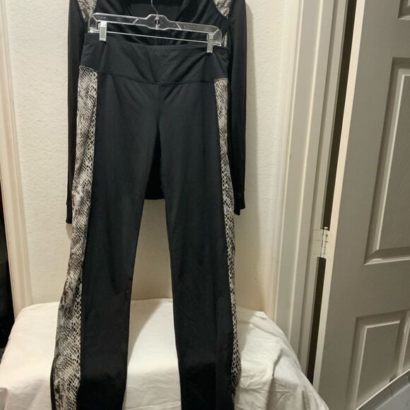 Boston Proper Jogging Suit Black snakeskin accent - Medium (US Size 8-10) - Picture 11 of 13